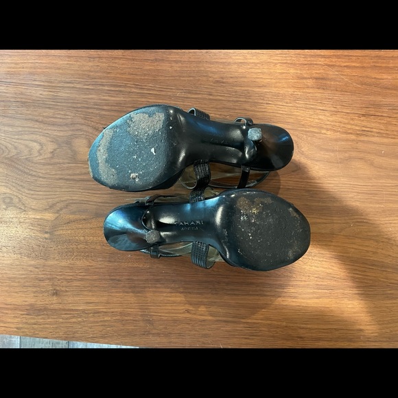 Tahari Pumps - Picture 3 of 5